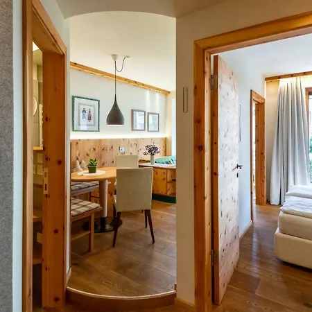 Aparthotel Intica 3*