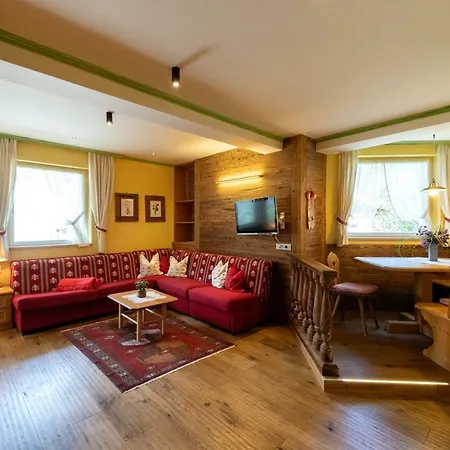 Aparthotel Intica 3*